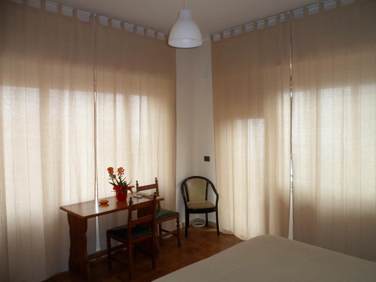 Hotel Panorama Di Sicilia Кастелмола Екстериор снимка