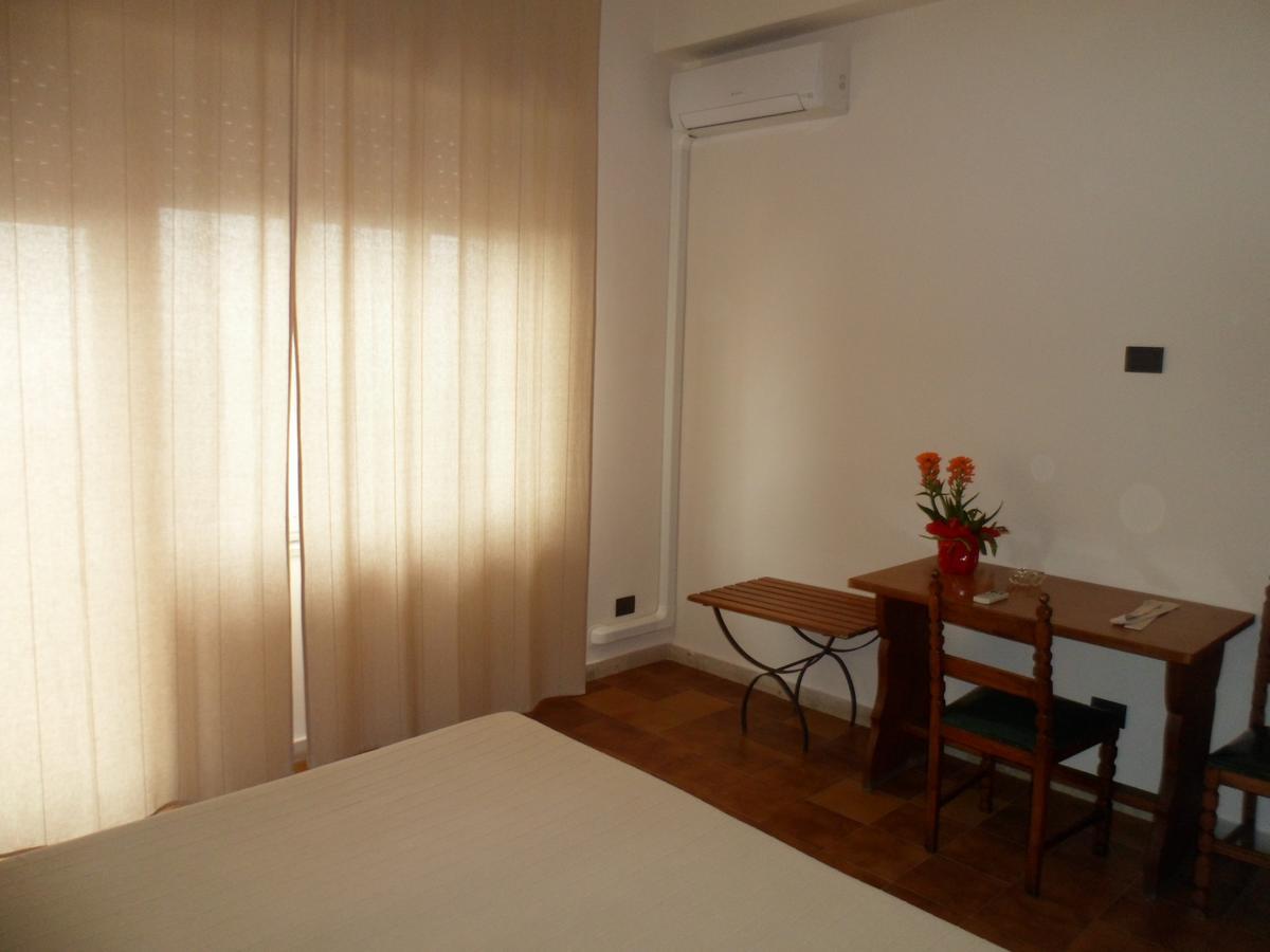 Hotel Panorama Di Sicilia Кастелмола Екстериор снимка