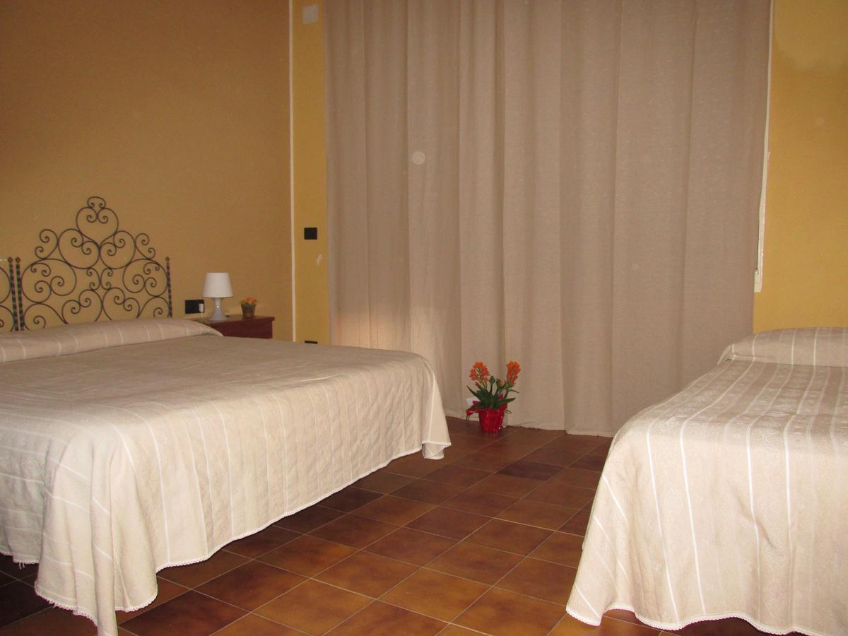 Hotel Panorama Di Sicilia Кастелмола Екстериор снимка