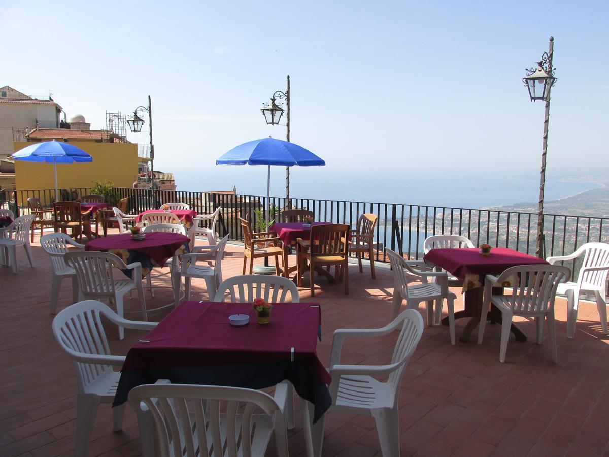 Hotel Panorama Di Sicilia Кастелмола Екстериор снимка