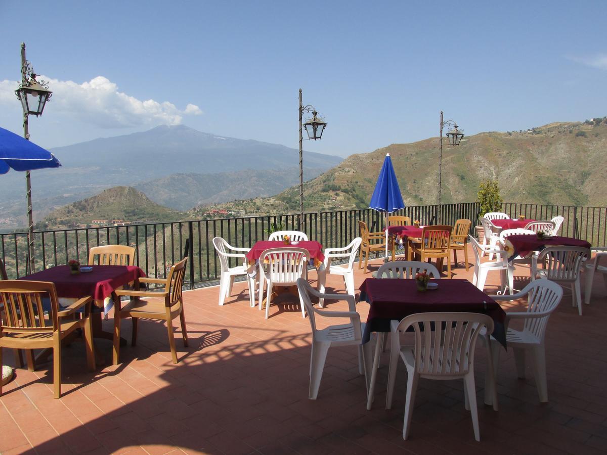Hotel Panorama Di Sicilia Кастелмола Екстериор снимка
