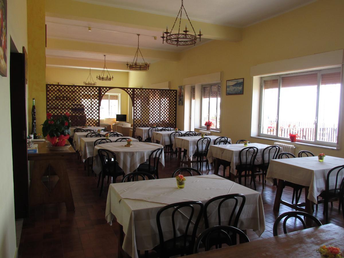 Hotel Panorama Di Sicilia Кастелмола Екстериор снимка